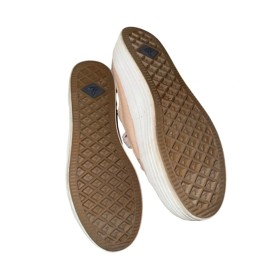 Sperry crest vibe